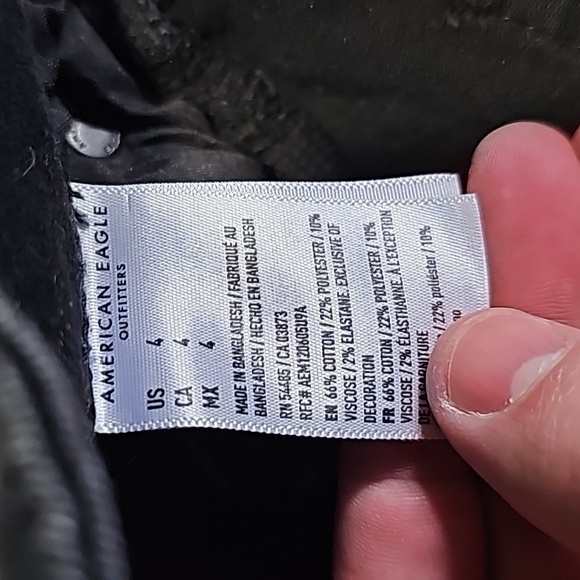 American Eagle next level stretch size 4 black high rise jean shorts - Picture 8 of 8